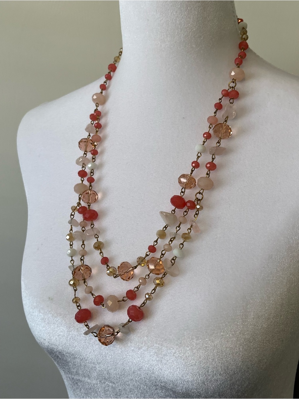 NWT Gold Tone Faceted pink Glass Bead Multi strand Chunky Necklace